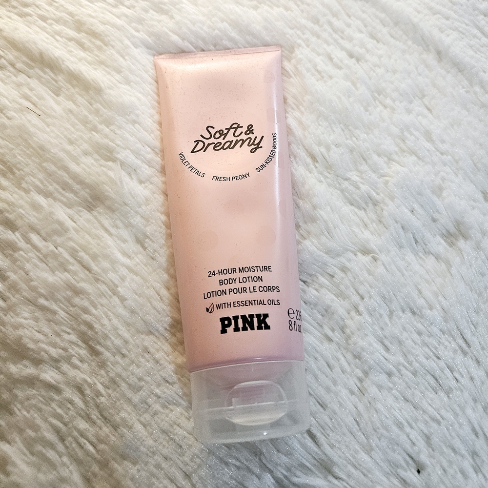 PINK Victoria's Secret Soft & Dreamy Body Lotion - Fresh Pink